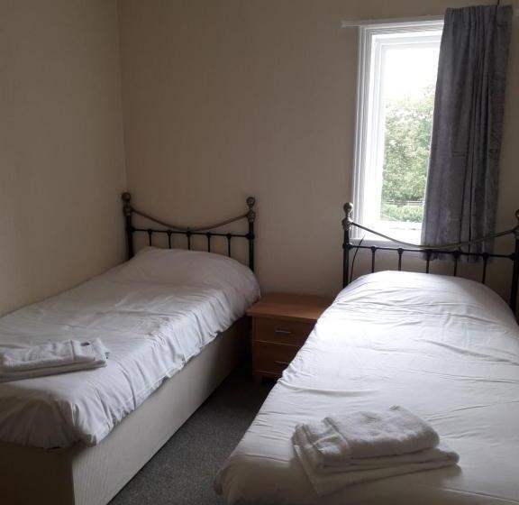 הוסטל Newton Brewery Inn