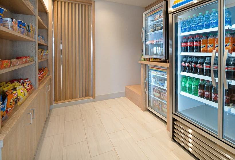 Отель Holiday Inn Express & Suites Murrieta, An Ihg