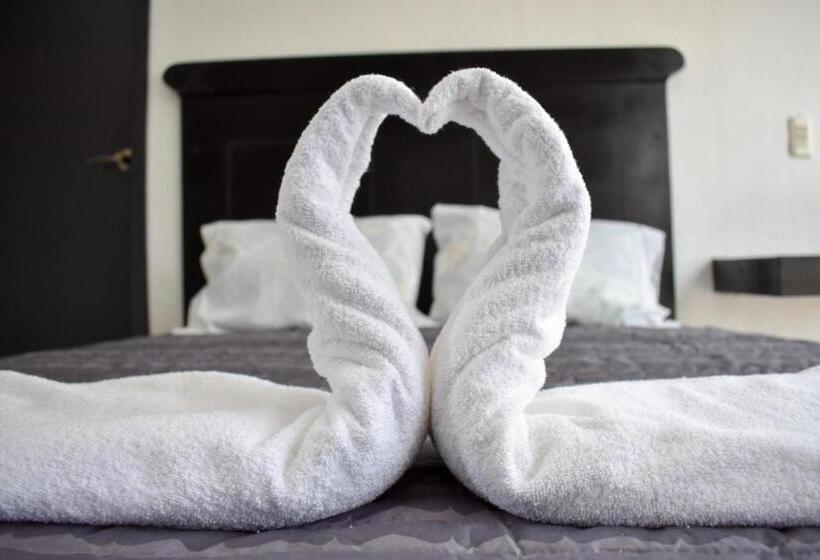 هتل Los Pinos Centro