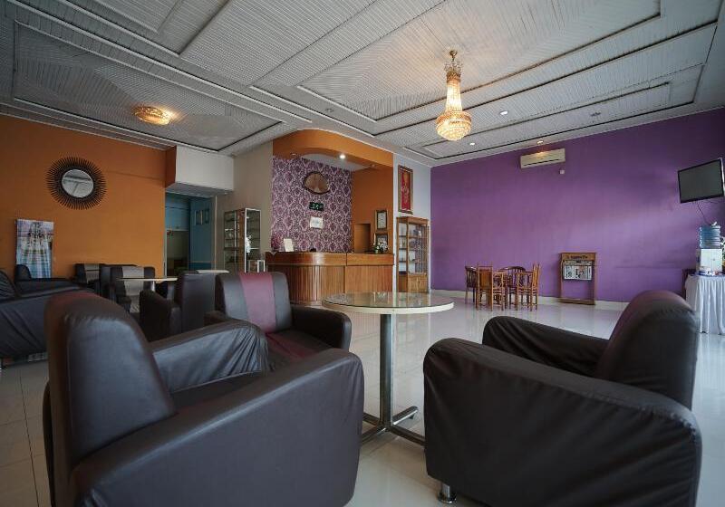 בית מלון כפרי Oyo 1441  Dempo Permai