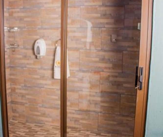 Kings Hotel And Gallery