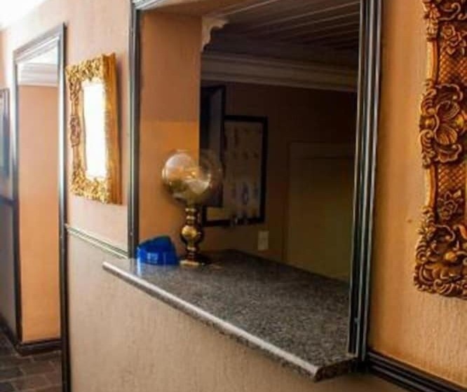 Kings Hotel And Gallery