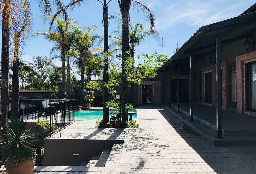 Kings Hotel And Gallery