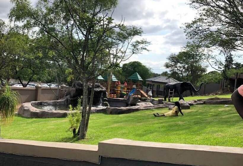 Kings Hotel And Gallery