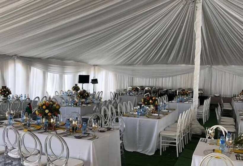 Kings Hotel And Gallery