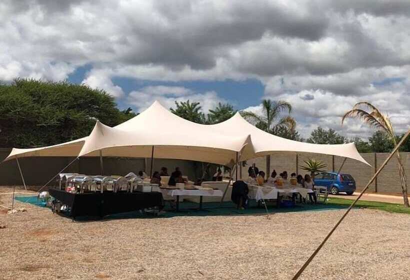 Kings Hotel And Gallery