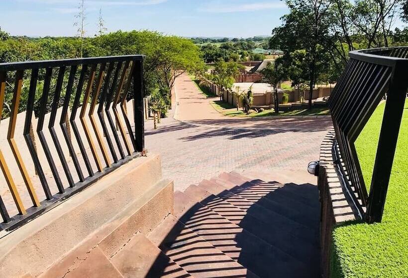 Kings Hotel And Gallery