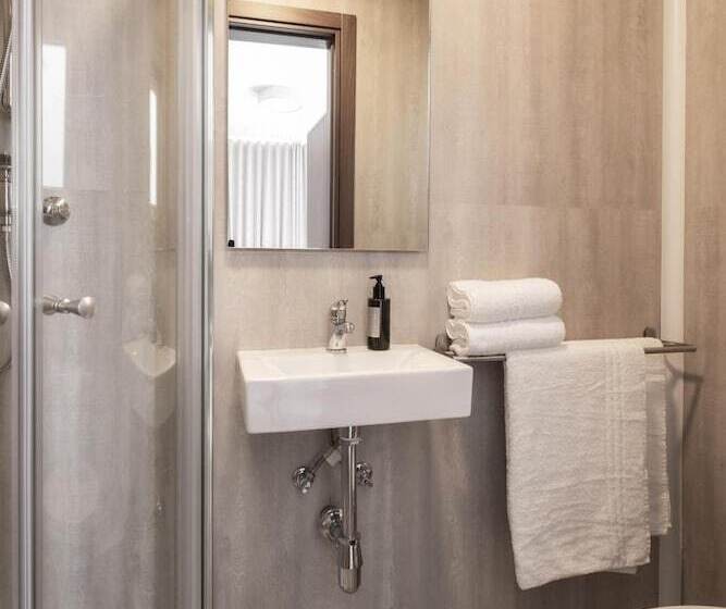 پانسیون C Est La Vie