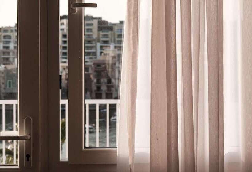 پانسیون C Est La Vie