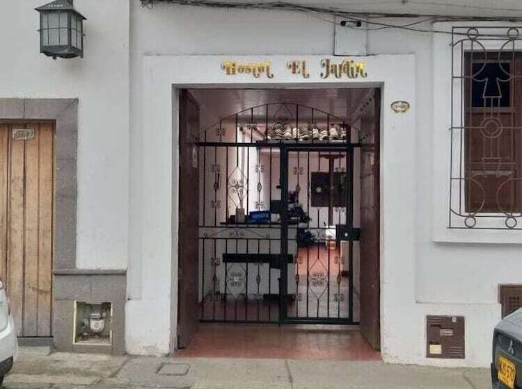 پانسیون Hostel El Jardín