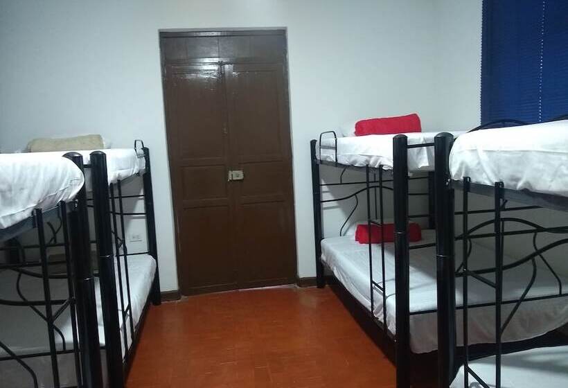 پانسیون Hostel El Jardín