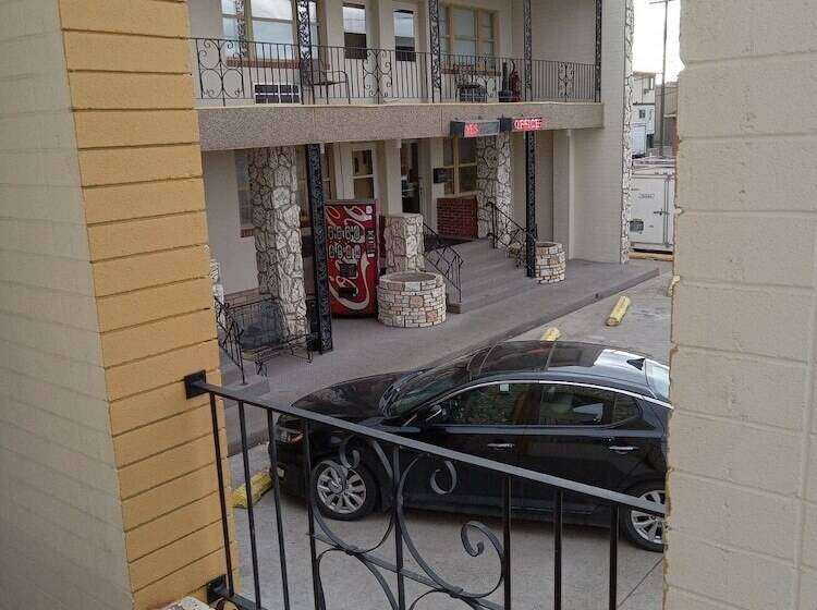 Siesta Motel