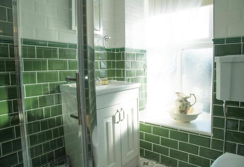 住宿加早餐  The Royal