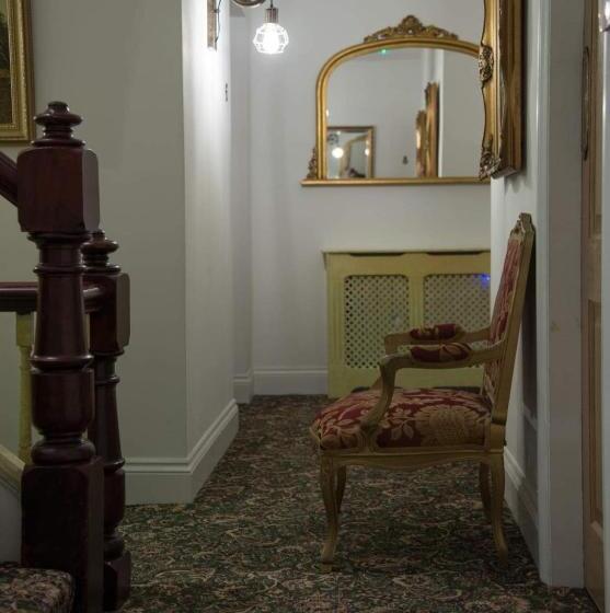 住宿加早餐  The Royal