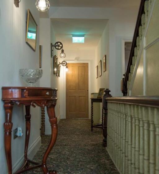 住宿加早餐  The Royal