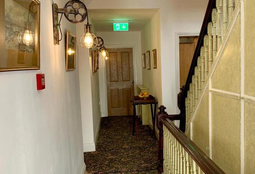 住宿加早餐  The Royal