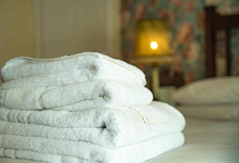 住宿加早餐  The Royal