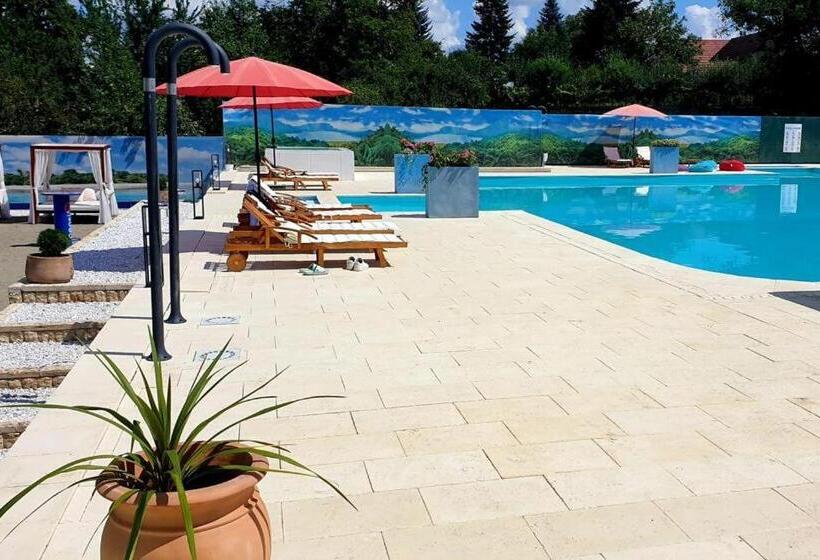 住宿加早餐  Vila Rozalia Garden Gate