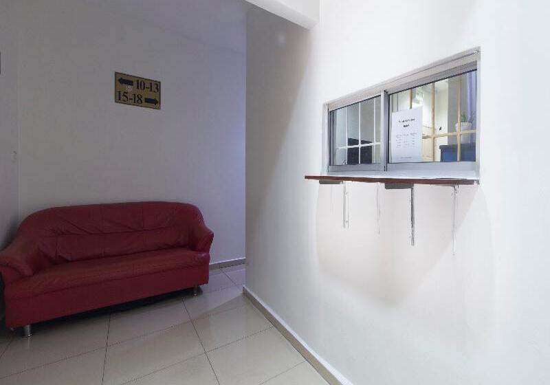 Отель Oyo 44072 Mines Cempaka