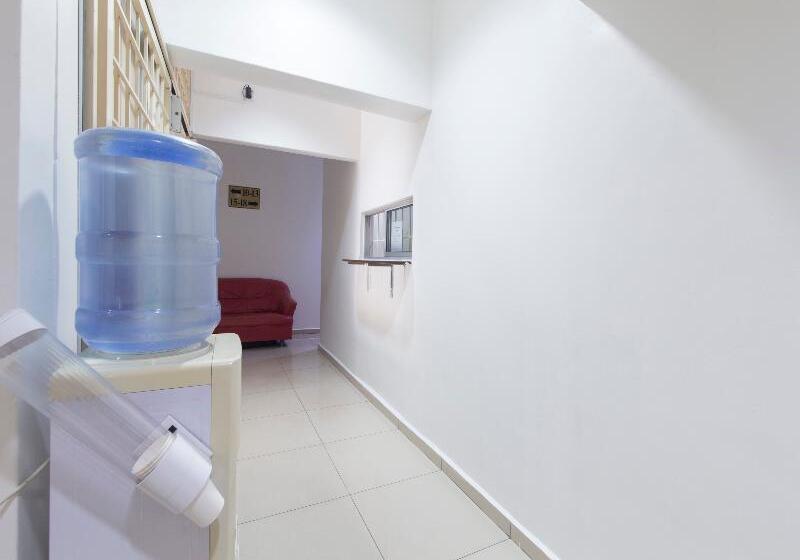 Отель Oyo 44072 Mines Cempaka