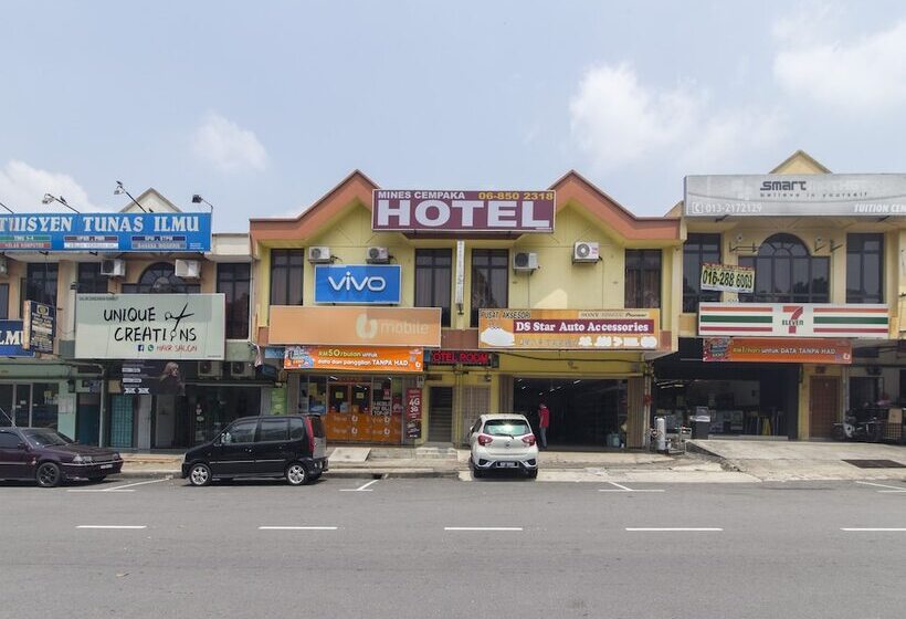 Отель Oyo 44072 Mines Cempaka