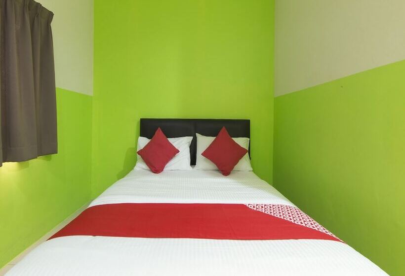 Отель Oyo 44072 Mines Cempaka