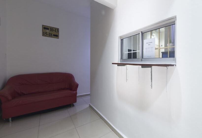 Отель Oyo 44072 Mines Cempaka