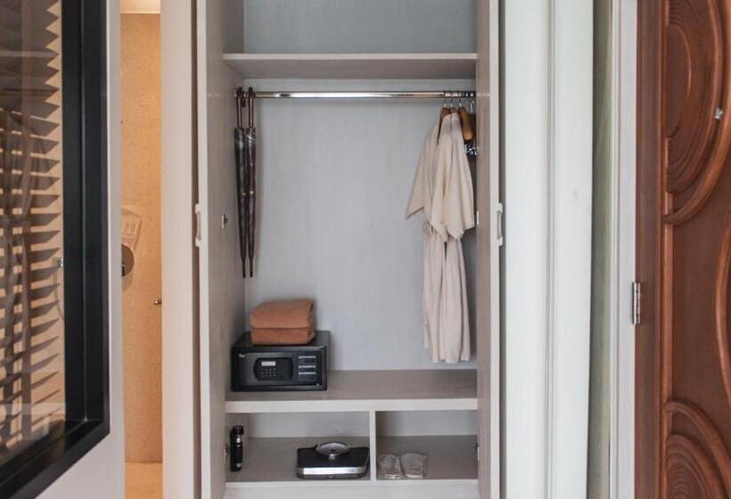 ホテル Rachabhura