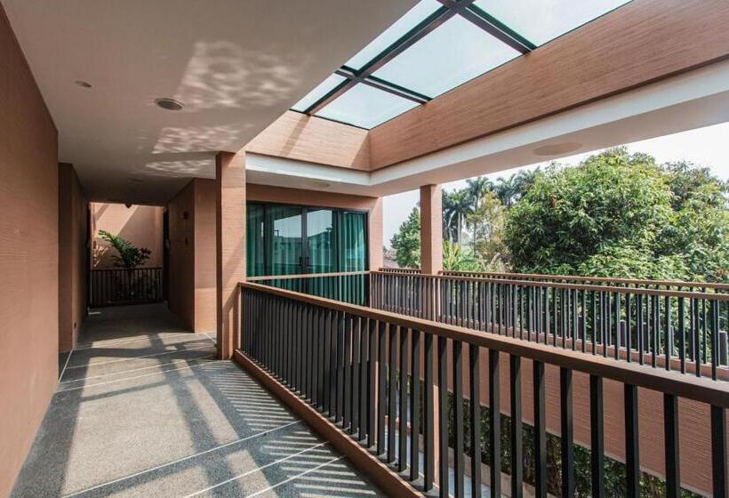 ホテル Rachabhura