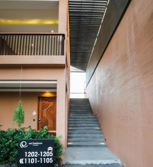 ホテル Rachabhura