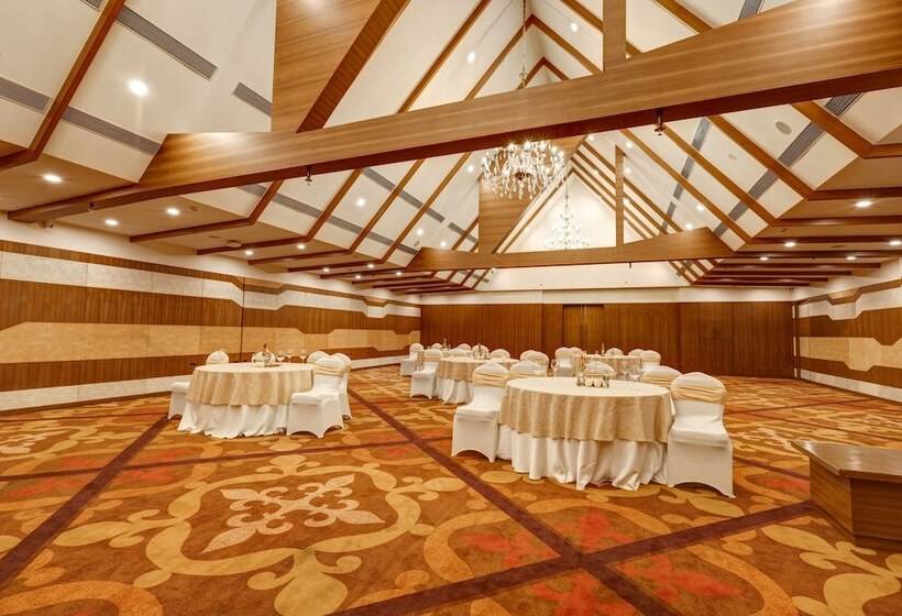 Hotel Sobit Sarovar Portico