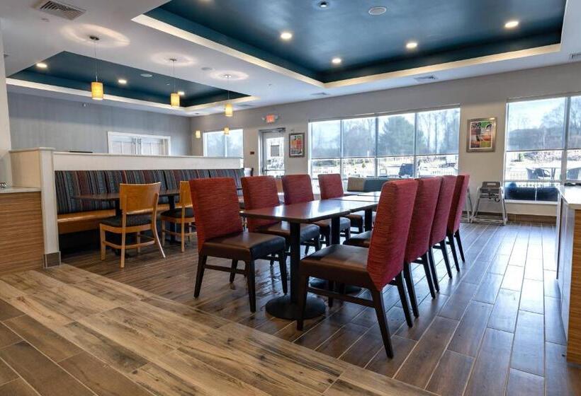 فندق Towneplace Suites By Marriott Clinton