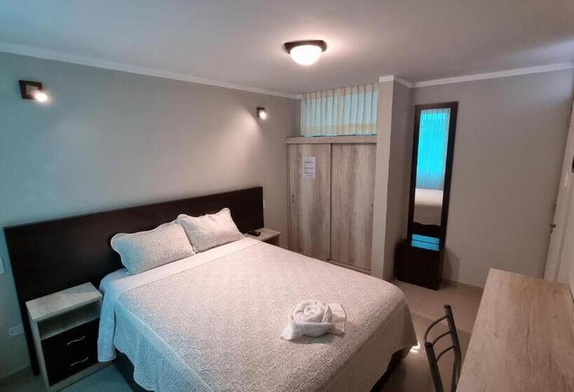 پانسیون Hostal Montalvo