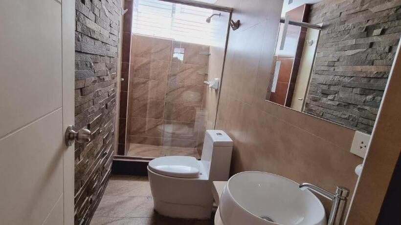 پانسیون Hostal Montalvo