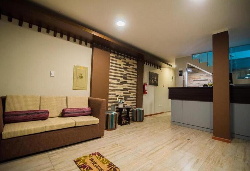 پانسیون Hostal Montalvo