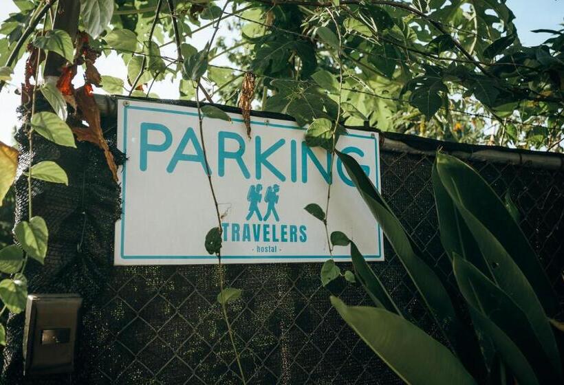 بنسيون Hostal & Café Travelers