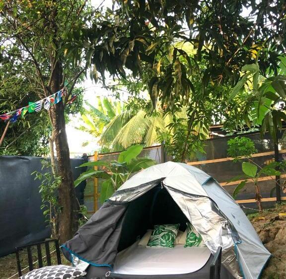 بنسيون Hostal & Café Travelers