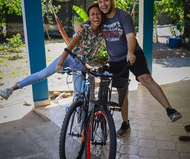 بنسيون Hostal & Café Travelers