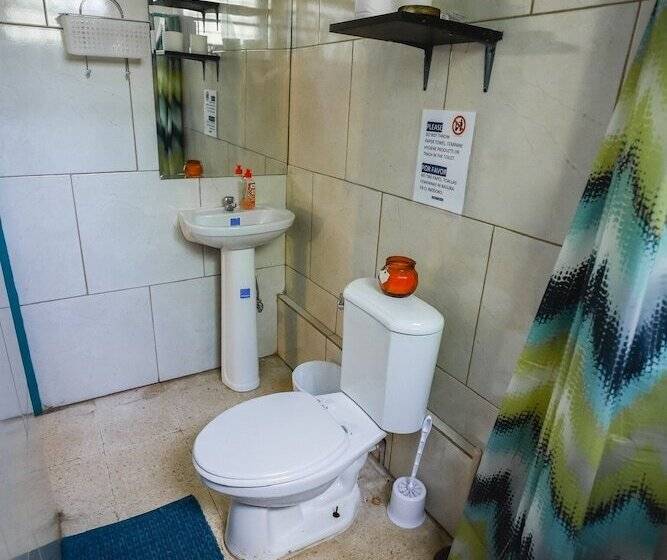 بنسيون Hostal & Café Travelers