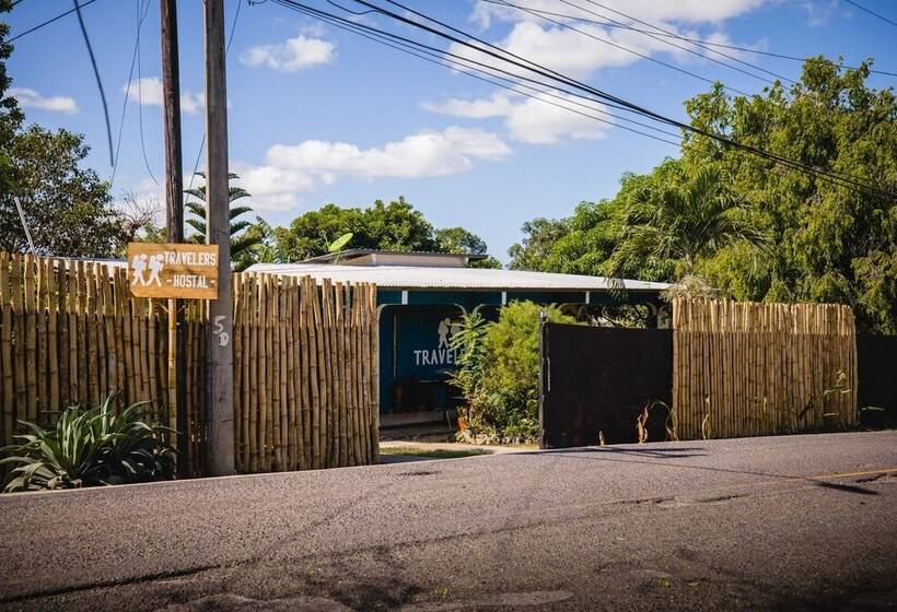 بنسيون Hostal & Café Travelers