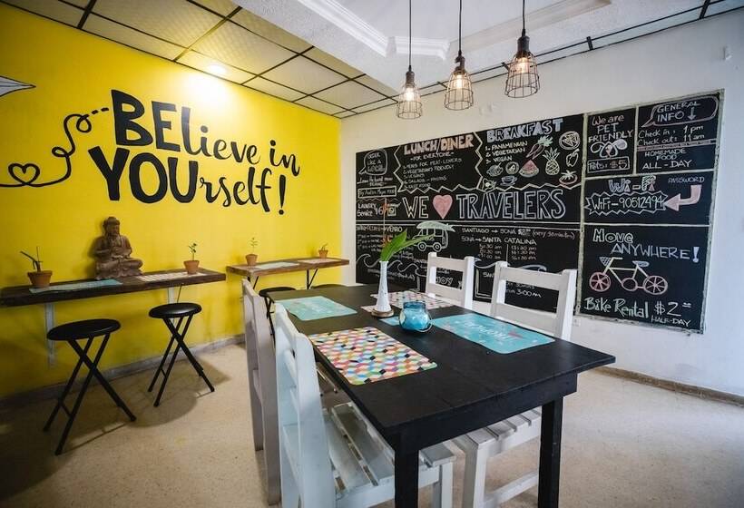 بنسيون Hostal & Café Travelers