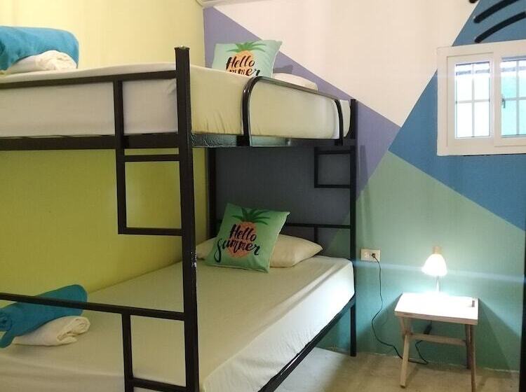 بنسيون Hostal & Café Travelers