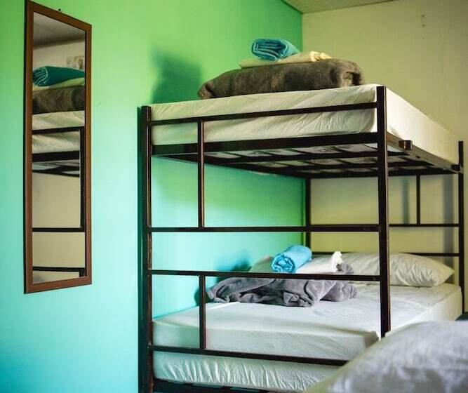 بنسيون Hostal & Café Travelers