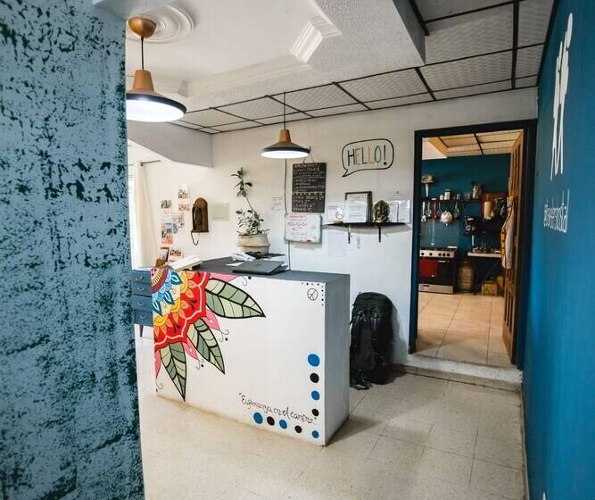 بنسيون Hostal & Café Travelers