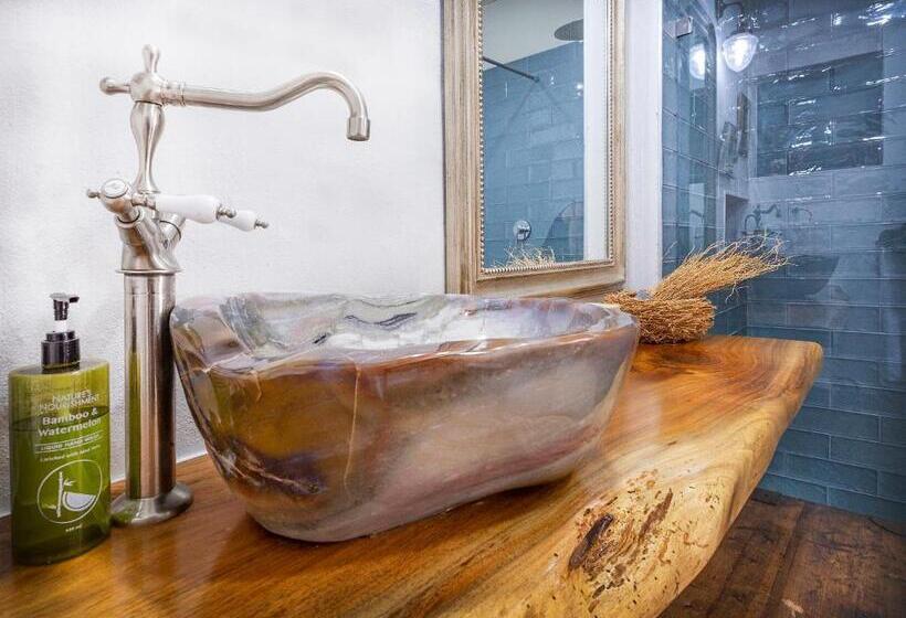 تختخواب و صبحانه Atsupers Accommodation