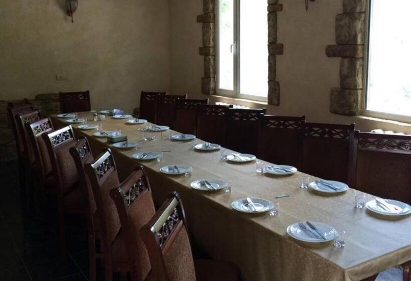 مبيت وإفطار Ojakh Resort