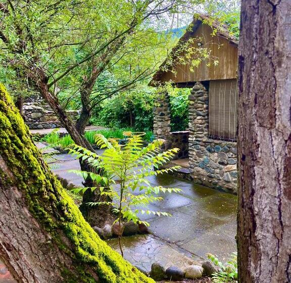 مبيت وإفطار Ojakh Resort