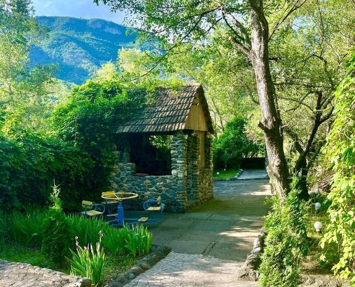 مبيت وإفطار Ojakh Resort