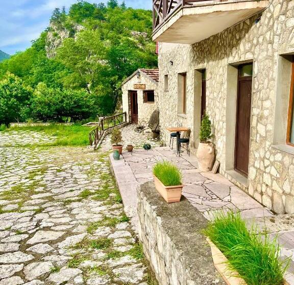 مبيت وإفطار Ojakh Resort