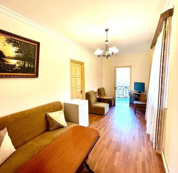 مبيت وإفطار Ojakh Resort